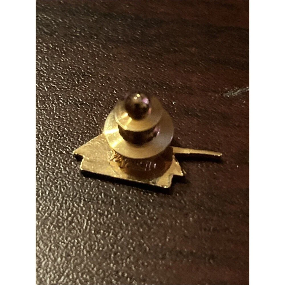 McDonald’s Denver Colorado‎ Top Sales Road Runner Employee Lapel Hat Pin